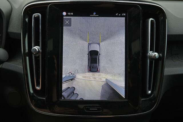 Volvo EC40 Extended Range Plus Black Ed. 82 kWh - Panoramadak - IntelliSafe Assist & Surround - 360º Camera - Harman/Kardon audio - Verwarmde voorstoelen, stuur & achterbank - Parkeersensoren voor & achter - Elektr. bedienb. voorstoelen met geheugen links - Draadloz