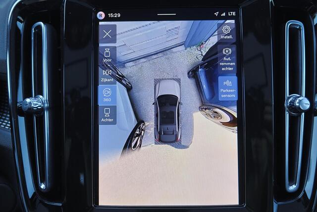 Volvo EC40 Extended Range Ultra Black Ed. 82 kWh - Panoramadak - IntelliSafe Assist & Surround - 360º Camera - Harman/Kardon audio - Adaptieve LED koplampen - Verwarmde voorstoelen, stuur & achterbank - Parkeersensoren voor & achter - Elektr. bedienb. voorstoelen me