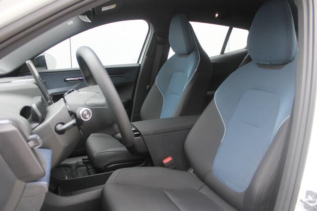 Volvo EX30 Extended Range Plus 69 kWh | Stoelverwarming | Stuurwiel verwarming | Elektrisch bedienbare achterklep