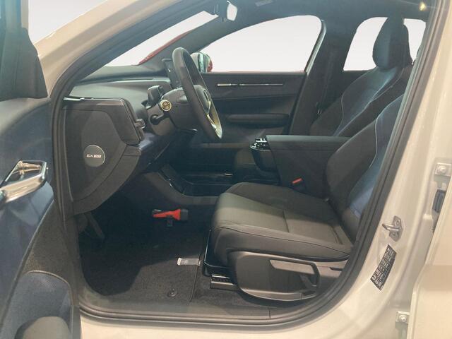 Volvo EX30 Single Motor Extended Range Core 69 kWh | Stoelverwarming | Extra getint glas | Achteruitrijcamera