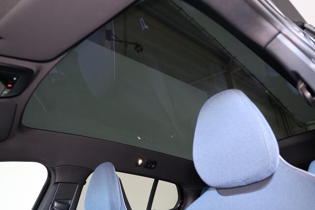 Volvo EX30 Extended Range Ultra 69 kWh - Panoramadak - Adaptive Cruise Control - 360º Camera - Harman/Kardon audio - Verwarmde voorstoelen & stuur - Elektr. bedienb. voorstoelen - Extra getint glas - 20' LMV