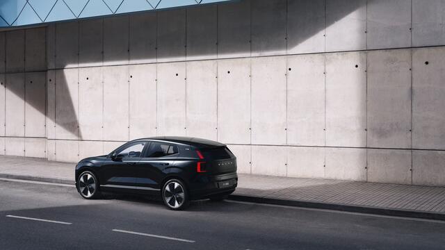 Volvo EX30 Single Motor Extended Range Plus 69 kWh | Getint glas | 20" Velgen | Stoel- en stuurverwarming