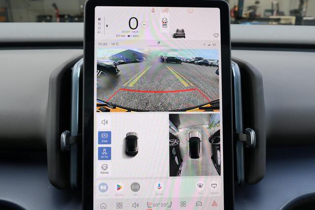 Volvo EX30 Twin Motor Performance Ultra 69 kWh - Panoramadak - Climate Pack - 360º Camera - Harman/Kardon audio - Elektrisch bedienbare voorstoelen - Parkeersensoren voor & achter - Extra getint glas - 20' LMV