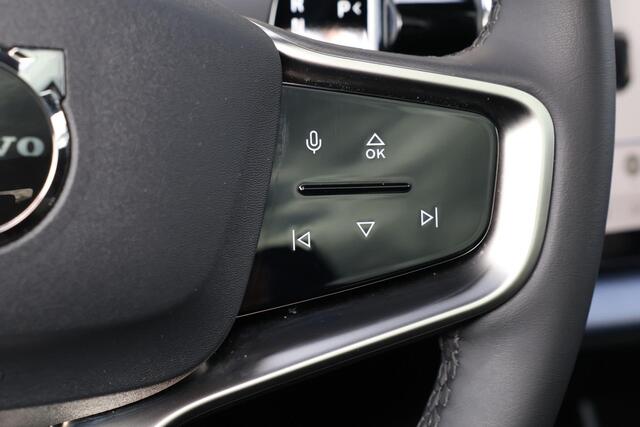 Volvo EX30 Twin Motor Performance Ultra 69 kWh - Panoramadak - Climate Pack - 360º Camera - Harman/Kardon audio - Elektrisch bedienbare voorstoelen - Parkeersensoren voor & achter - Extra getint glas - 20' LMV