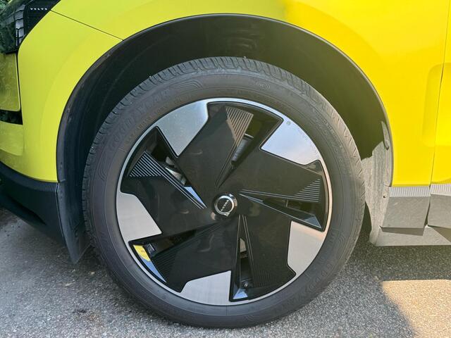 Volvo EX30 Single Motor Extended Range Plus 69 kWh | Harman Kardon | Stoel/Stuurverwarming | Demo | Vraag naar de actuele tellerstand
