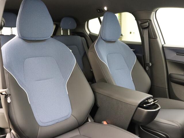 Volvo EX30 Extended Range Plus 69 kWh / ¤7.000,- Voorraadkorting / NIEUW / DIRECT LEVERBAAR / 20'' / METALLIC LAK / ACC / BLIS / ELEKTR. ACHTERKLEP /