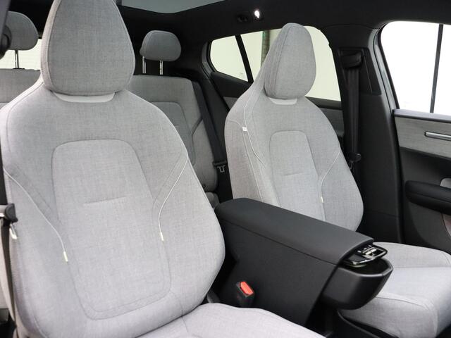 Volvo EX30 Extended Range Ultra 69 kWh / ¤ 7.000,- VOORAADKORTING / NIEUW / DIRECT LEVERBAAR / WOOL BLEND / GETINT GLAS / 22kw LADER / PANORAMADAK / 360 CAMERA / ELEKTR. STOELEN /
