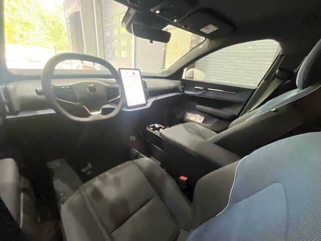 Volvo EX30 Single Motor Core 51 kWh | Stoel+Stuurverwarming | Getint Glas | Camera | ACC