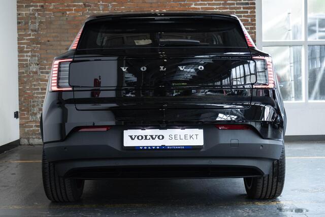 Volvo EX30 Single Motor Extended Range Plus | Premium Audio by Harman Kardon | Keyless Entry | Achteruitrijcamera | Parkeersensoren V+A | 20" Lichtmetalen Velgen | Pilot Assist | Adaptieve Cruise Control | Draadloze Telefoonlader | Navigatiesysteem | Rijstrooksensor