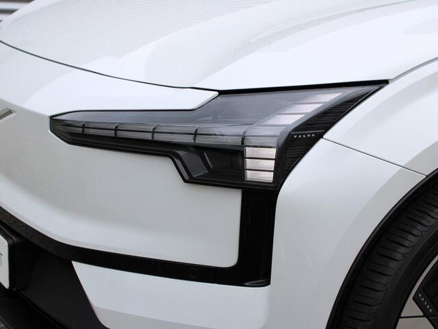 Volvo EX30 Single Motor Extended Range Plus Automaat / 20" velgen / Privacy Glass / Google Maps Navi / Harman Kardon