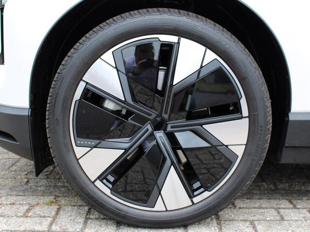 Volvo EX30 Single Motor Extended Range Plus Automaat / 20" velgen / Privacy Glass / Google Maps Navi / Harman Kardon
