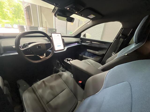 Volvo EX30 Single Motor Extended Range Plus 69 kWh | Getint Glas | harman/kardon | 19 Inch | ACC