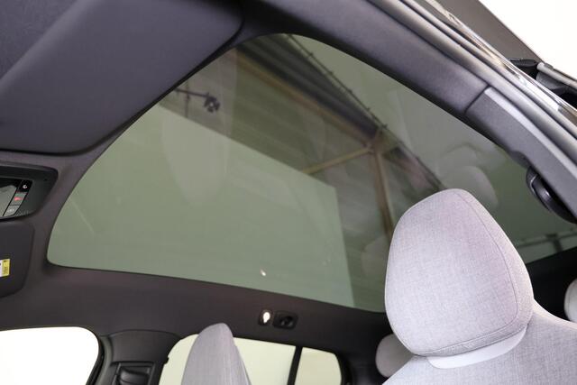 Volvo EX30 Single Motor Extended Range Ultra 69 kWh - Getint glas v.a. B-stijl - Panoramadak - 360º Camera - Harman Kardon audio - Elektrisch bedienbare voorstoelen - Adaptive Cruise Control - Pilot Assist - BLIS dodehoekassistentie - Keyless Drive - Elektr. bedienb