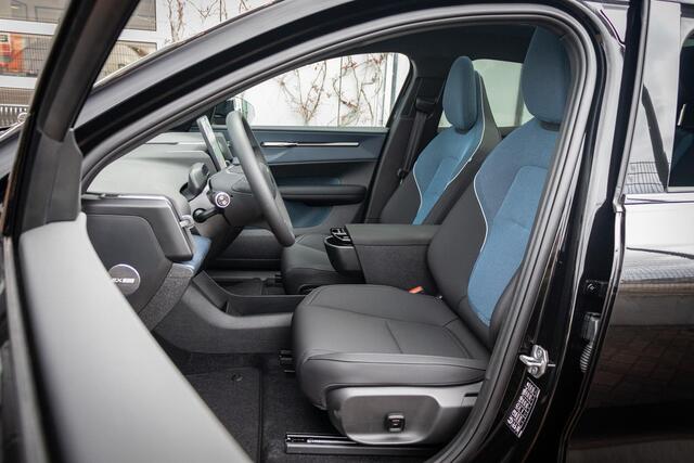 Volvo EX30 Single Motor Extended Range Ultra 69 kWh | 20 Inch lichtmetalen velgen | Panoramadak | Adaptieve Cruise Control | Elektrische stoelverstelling | 360 Graden camera | Extra getint glas