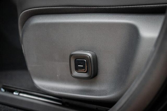 Volvo EX30 Single Motor Extended Range Ultra 69 kWh | 20 Inch lichtmetalen velgen | Panoramadak | Adaptieve Cruise Control | Elektrische stoelverstelling | 360 Graden camera | Extra getint glas