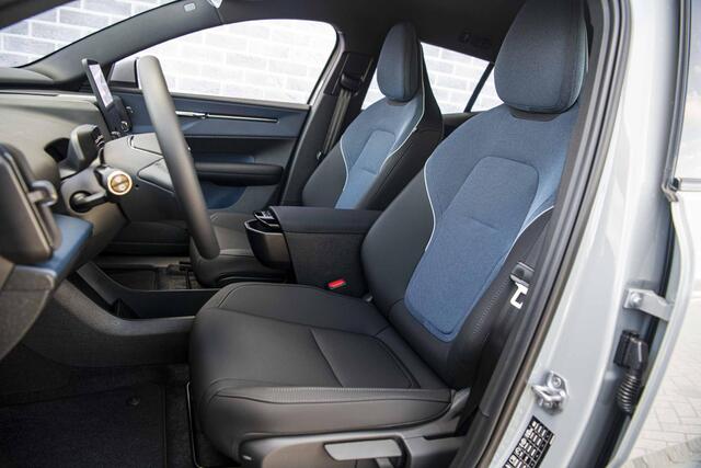 Volvo EX30 Single Motor Extended Range Core 69 kWh | Adaptieve Cruise Control | Stoel + stuurverwarming | Donker glas | Parkeercamera