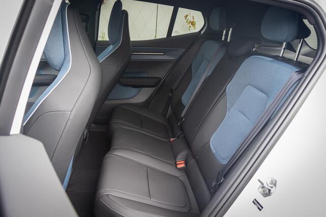 Volvo EX30 Single Motor Extended Range Core 69 kWh | Adaptieve Cruise Control | Stoel + stuurverwarming | Donker glas | Parkeercamera