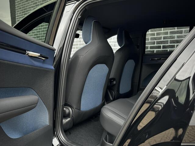Volvo EX30 Single Motor Extended Range Plus 69 kWh | Keyless | Harman Kardon audio | Elektrische achterklep | Getint Glas | Adaptieve Cruise control