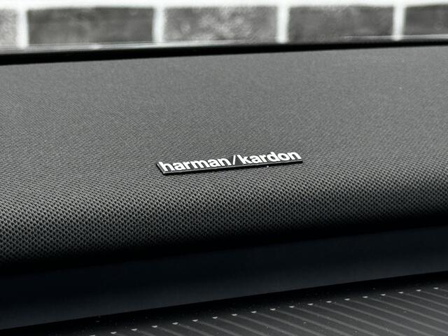 Volvo EX30 Single Motor Extended Range Plus 69 kWh | Keyless | Harman Kardon audio | Elektrische achterklep | Getint Glas | Adaptieve Cruise control