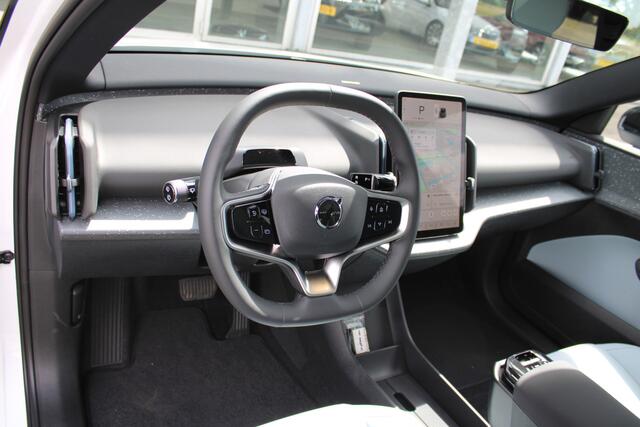 Volvo EX30 Extended Range Ultra 69 kWh | Panoramadak | 20" LMV | Elektr. Stoelen | H&K Audio | 360 Camera