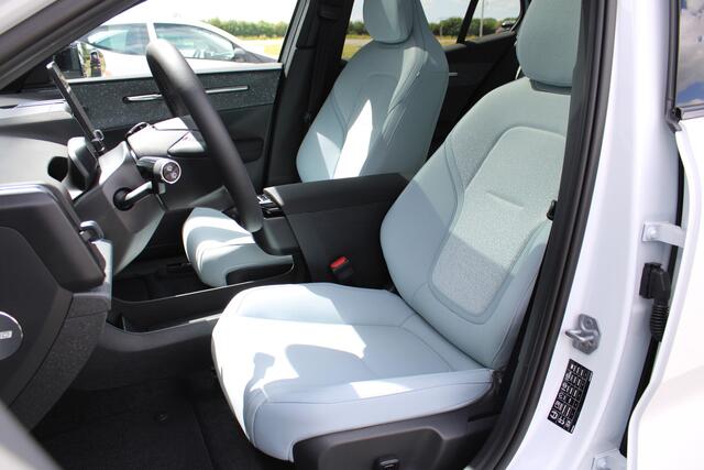 Volvo EX30 Extended Range Ultra 69 kWh | Panoramadak | 20" LMV | Elektr. Stoelen | H&K Audio | 360 Camera