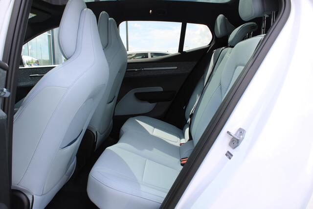 Volvo EX30 Extended Range Ultra 69 kWh | Panoramadak | 20" LMV | Elektr. Stoelen | H&K Audio | 360 Camera