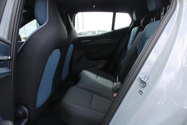 Volvo EX30 Extended Range Plus 69 kWh | Stoel & stuurverwarming | Camera | El. achterklep | Adapt. Cruise