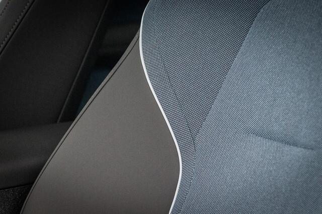 Volvo EX30 Extended Range Plus 69 kWh | Adaptieve Cruise Control | Digital Key Plus | Parkeercamera | 20 Inch lichtmetalen velgen