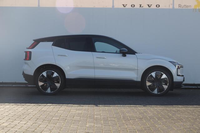 Volvo EX30 428PK Automaat Twin Motor Performance Ultra / 360 graden camera / Pilot assist / Park assist / Panoramadak / Voorstoelen en stuurwiel verwarmd / Elektrisch verstelbare stoelen /