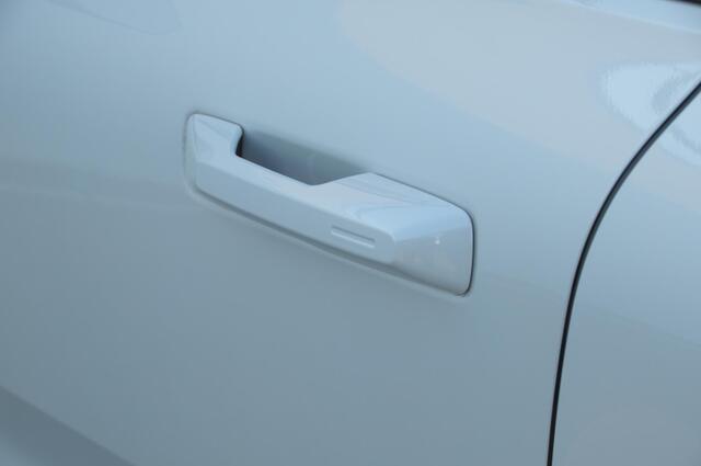 Volvo EX30 428PK Automaat Twin Motor Performance Ultra / 360 graden camera / Pilot assist / Park assist / Panoramadak / Voorstoelen en stuurwiel verwarmd / Elektrisch verstelbare stoelen /