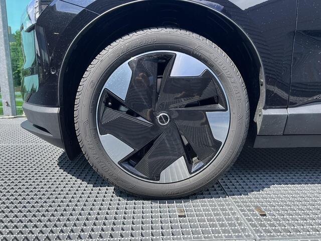 Volvo EX30 Single Motor Extended Range Ultra 69 kWh Automaat, Panoramadak, 20 inch wielen, Harman Kardon audio, Elektrische stoelen, Park assist voor- en achter, 360 graden parkeercamera,