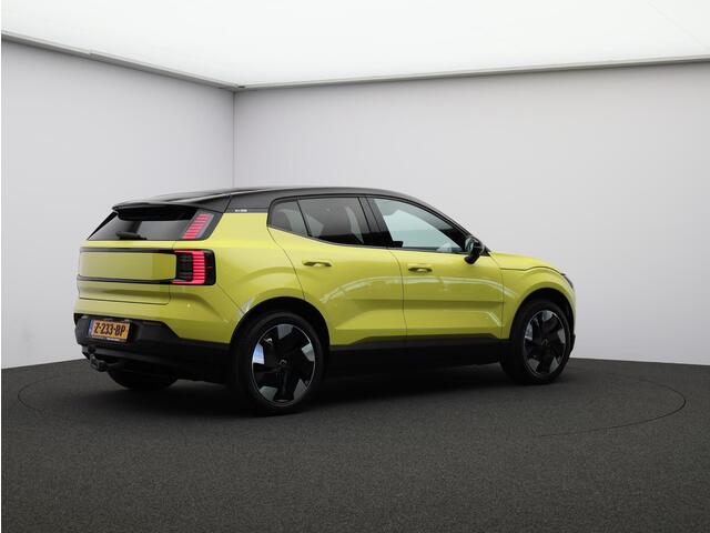 Volvo EX30 Single Motor Extended Range Plus 69 kWh /Trekhaak / Verwarmde voorstoelen + Stuurwiel / Pine Interieur / Extra Getint Glas / Harman Kardon / Keyless /