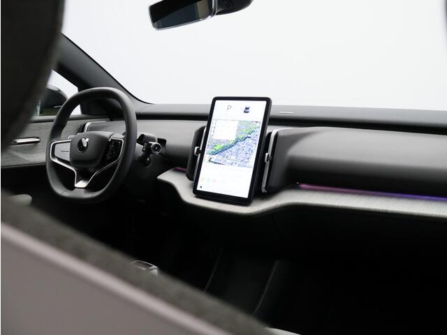 Volvo EX30 Single Motor Extended Range Plus 69 kWh /Trekhaak / Verwarmde voorstoelen + Stuurwiel / Pine Interieur / Extra Getint Glas / Harman Kardon / Keyless /