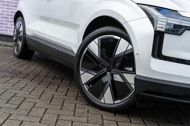 Volvo EX30 Twin Motor Performance Ultra AWD | Stoel-/stuurverwarming | 360 Camera | 20" LM | Elektr. stoelverstelling | Harman Kardon | Keyless | Warmtepomp | Adaptive Cruise | Panoramadak