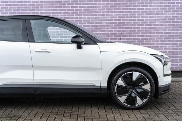 Volvo EX30 Twin Motor Performance Ultra AWD | Stoel-/stuurverwarming | 360 Camera | 20" LM | Elektr. stoelverstelling | Harman Kardon | Keyless | Warmtepomp | Adaptive Cruise | Panoramadak