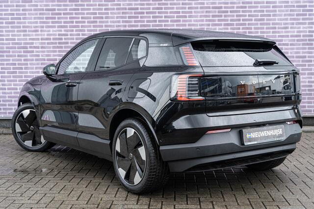 Volvo EX30 Twin Motor Performance Ultra AWD | Stoel-/stuurverwarming | 360 Camera | Elektr. stoelverstelling | Harman Kardon | Keyless | Warmtepomp | Adaptive Cruise | Panoramadak