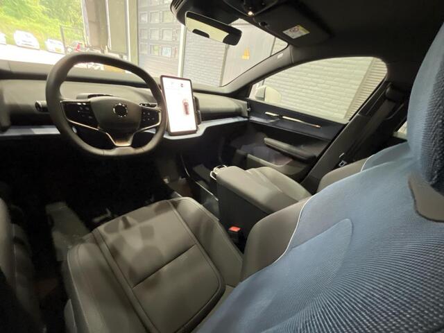 Volvo EX30 Single Motor Extended Range Core 69 kWh | Stoel+Stuurverwarming | ACC | BLIS | Camera