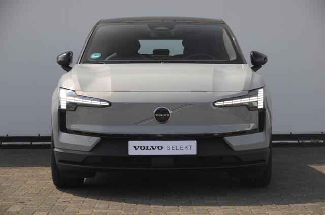 Volvo EX30 428PK Automaat Twin Motor Performance Ultra / 360 graden camera / Pilot assist / Park assist / Panoramadak / Voorstoelen en stuurwiel verwarmd / Elektrisch verstelbare stoelen /