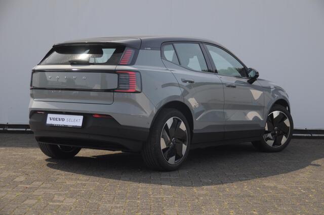 Volvo EX30 428PK Automaat Twin Motor Performance Ultra / 360 graden camera / Pilot assist / Park assist / Panoramadak / Voorstoelen en stuurwiel verwarmd / Elektrisch verstelbare stoelen /