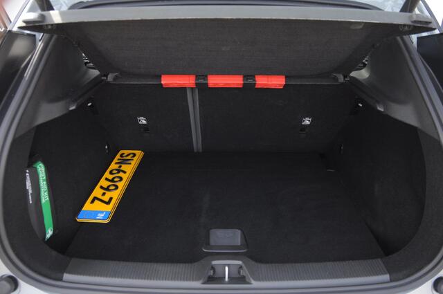 Volvo EX30 428PK Automaat Twin Motor Performance Ultra / 360 graden camera / Pilot assist / Park assist / Panoramadak / Voorstoelen en stuurwiel verwarmd / Elektrisch verstelbare stoelen /