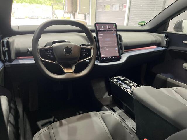 Volvo EX30 Single Motor Extended Range Plus 69 kWh | Stoel+Stuurverwarming | 20 Inch | Getint Glas | ACC