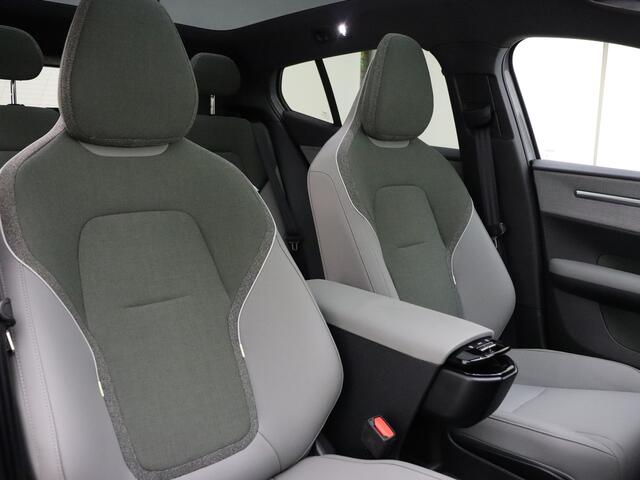 Volvo EX30 Cross Country Twin Motor Performance Ultra 69 kWh / NIEUW / 4X4 /Stoelverwarming + Stuurw. Verwarming | Getint Glas Achter | Panorama Dak | 360 Graden Camera | Parkeersensoren | Google | Harman Kardon Premium Audio