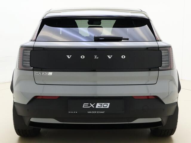Volvo EX30 Cross Country Twin Motor Performance Ultra 69 kWh / NIEUW / 4X4 /Stoelverwarming + Stuurw. Verwarming | Getint Glas Achter | Panorama Dak | 360 Graden Camera | Parkeersensoren | Google | Harman Kardon Premium Audio