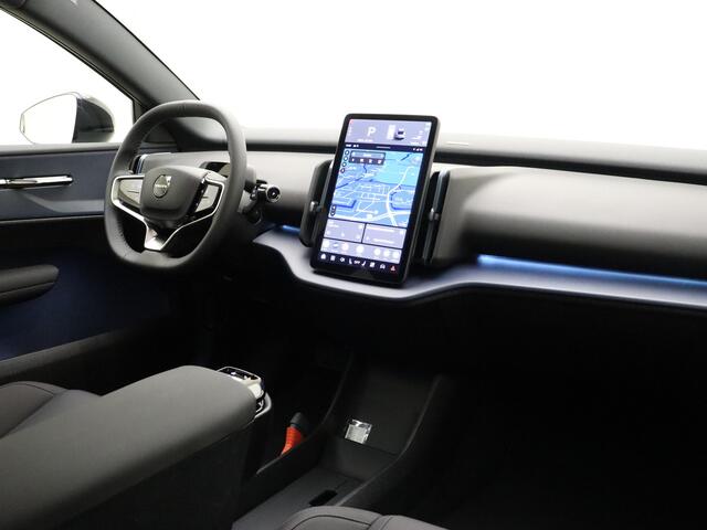 Volvo EX30 Twin Motor Performance Ultra 69 kWh / AWD / Trekhaak / Stoel/- en stuurverwarming / Camera rondom / Elektrisch verstelbare stoelen / Harman en Kardonn audio / Panorama dak /
