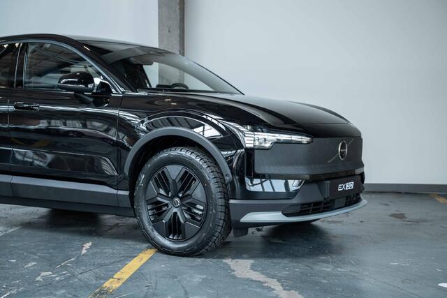 Volvo EX30 Cross Country Twin Motor Performance Ultra 69 kWh | Panoramadak | Harman Kardon Premium audio | All wheel drive | Stoelverwarming | 360° parkeercamera | Parkeerverwarming | Electrische bedienbare voorstoel | Google infotainment | 19" Cross Country wielen 