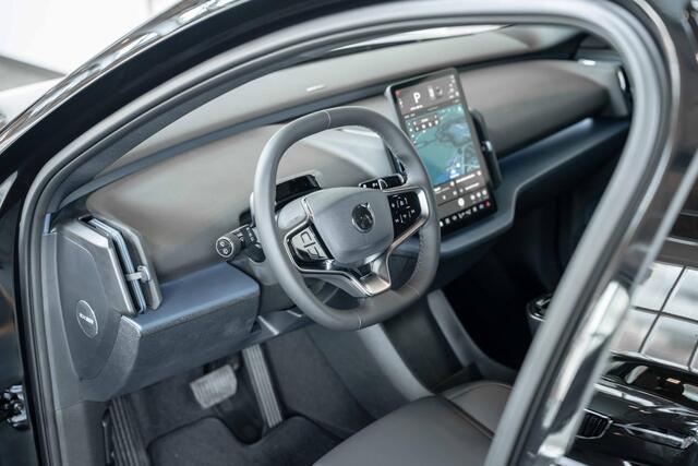 Volvo EX30 Cross Country Twin Motor Performance Ultra 69 kWh | Panoramadak | Harman Kardon Premium audio | All wheel drive | Stoelverwarming | 360° parkeercamera | Parkeerverwarming | Electrische bedienbare voorstoel | Google infotainment | 19" Cross Country wielen 