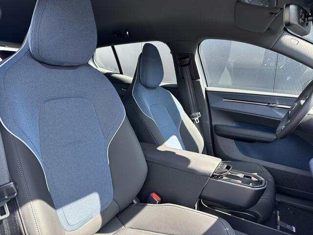 Volvo EX30 Single Motor Extended Range Plus 69 kWh climate line/ electrisch verstelbare voorstoelen