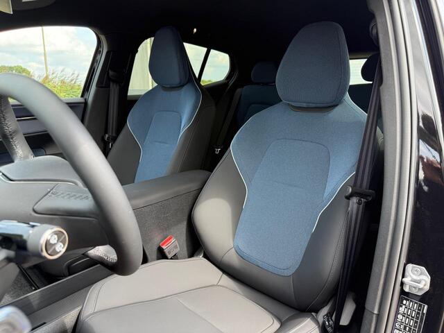 Volvo EX30 Single Motor Extended Range Plus 69 kWh Getint glas | Stoel / stuurverwarming | 20 inch | DEMO
