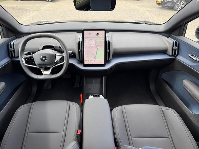 Volvo EX30 Single Motor Extended Range Plus 69 kWh Getint glas | Stoel / stuurverwarming | 20 inch | DEMO