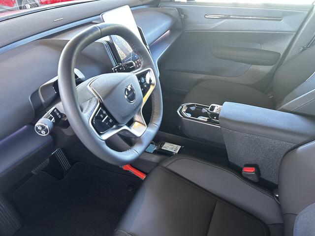 Volvo EX30 Single Motor Plus 51 kWh Harman-Kardon Premium Soundbar, Zwart dak, Verwarmde stoelen voor + Verwarmd stuur, Dual Climate Control, Keyless